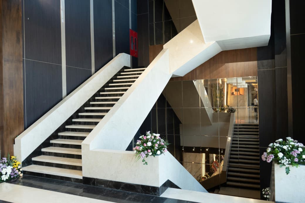 Cream marble staircase decorated with bouquets of roses
